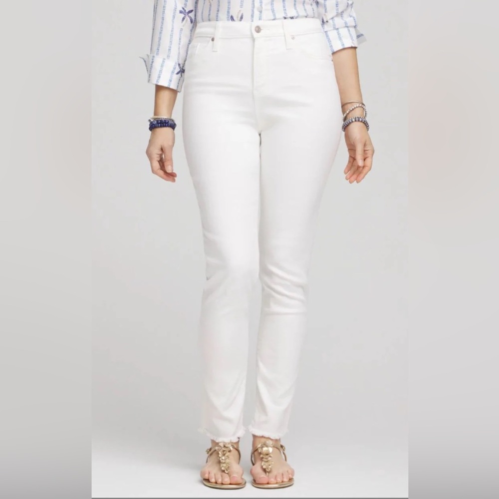 Chico's White Straight Leg Jeans with Subtle‎ Texture